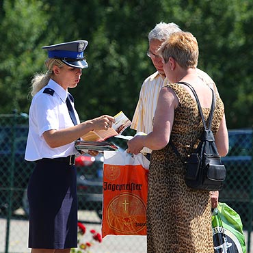 Policjanci rozdawali turystom ulotki. Zobacz video