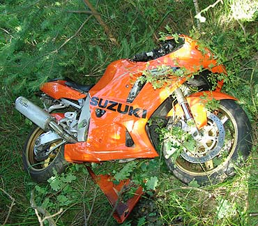 Rannego motocyklist zabra migowiec