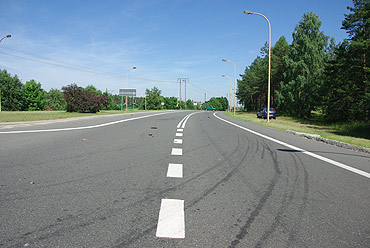 Rannego motocyklist zabra migowiec