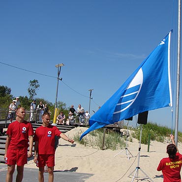 Plaa i port jachtowy wyrnione Bkitn Flag. Zobacz video