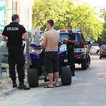 Quadowcy terroryzują spacerowiczów