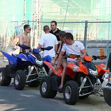 Quadowcy terroryzują spacerowiczów