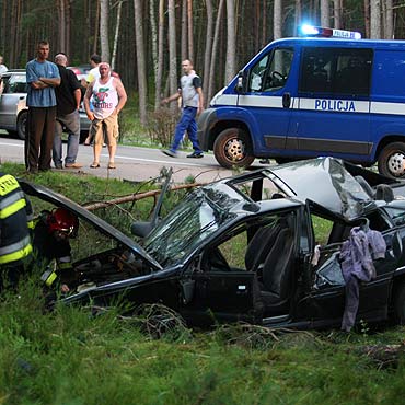 Grony wypadek na Karsiborskiej. Kierowca uciek