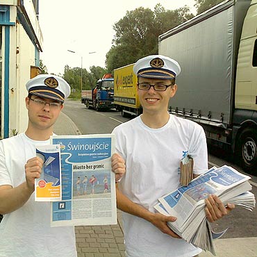 Świnoujście wita -akcja promocyjna przy promach Karsibór