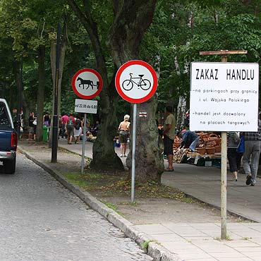 Handlują mimo zakazu