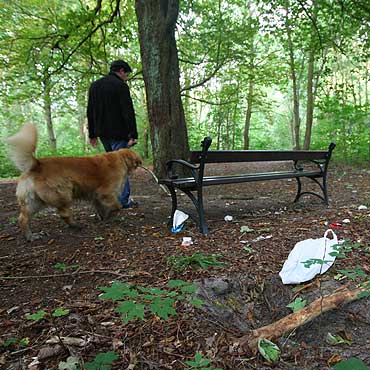 Park przy telesforze tonie w mieciach