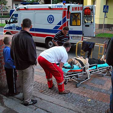 Kobieta potrcona na pasach