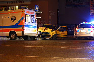 Wypadek w centrum miasta. Sze osb w szpitalu