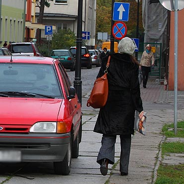 Po naszej interwencji. Zabra auto z chodnika 