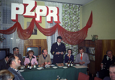 Rewolucja która zniewoliła narody