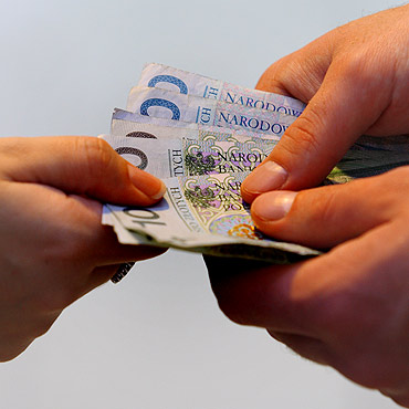 Prbowali wyudzi 25.000 zotych, zostali zatrzymani