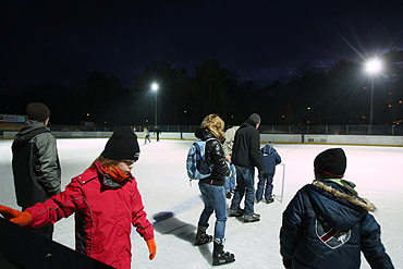 Aktywny wypoczynek zimą: łyżwy, hokej i curling