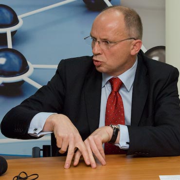 PLNG: Tak dla wiaty, chodnika pod szko i ksiek dla dzieci. Nie dla: basenu i finansowania Floty