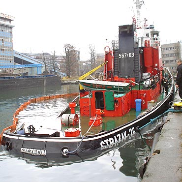 Zderzenie tankowca!<br /> Straak - 25 do poowy zatopiony