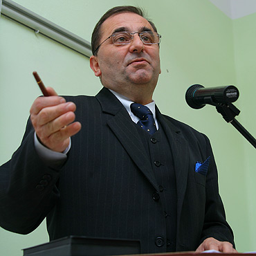 Wygra bo nie ma kontrkandydata