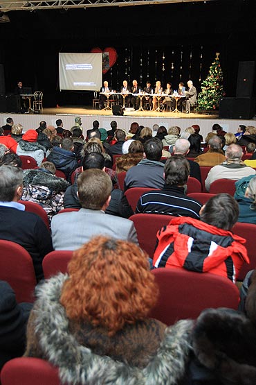 Ludzie gwiżdżą na ten gazoport