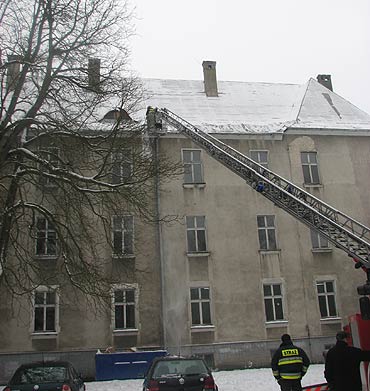 Straacy usuwali sople z „Jedynki”