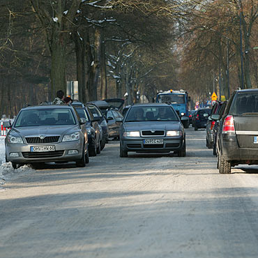 Zapomnieli odniey parkingu. Samochody stoj na ulicy!  
