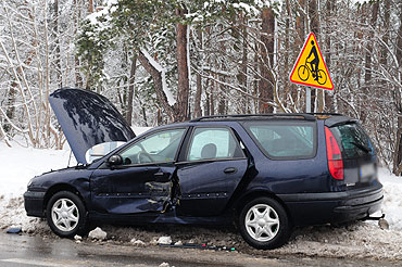 Autobus miejski uderzy w samochd, bo nie ustpi pierwszestwa