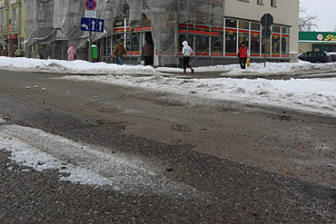 Uwaga na wielkie dziury w samym centrum miasta  