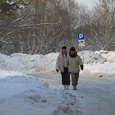 Parking jest zawalony niegiem