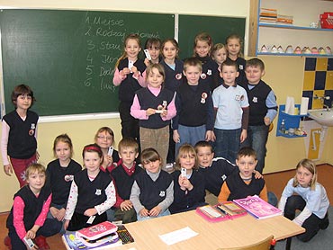 Policja uczya dzieci jak wzywa pomoc