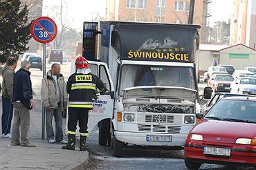 Znw pali si samochd