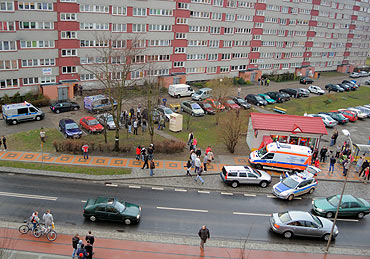 Tragedia na Matejki. 41-letni mczyzna zabi czowieka i rani noem mod dziewczyn