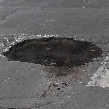 Na Grunwaldzkiej s ksiycowe kratery