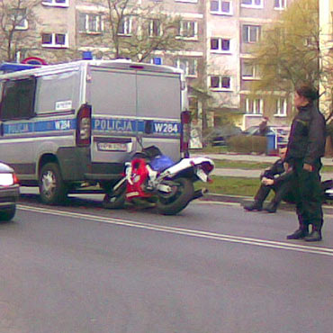 Radiowz uderzy w motocykl