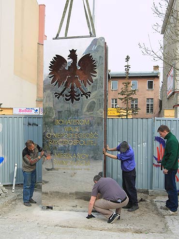 Na placu Słowiańskim jest już nowy pomnik