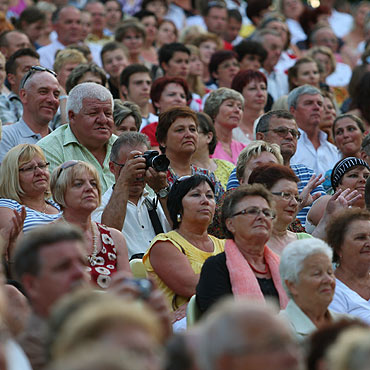 Przeszli z kortu na scenę