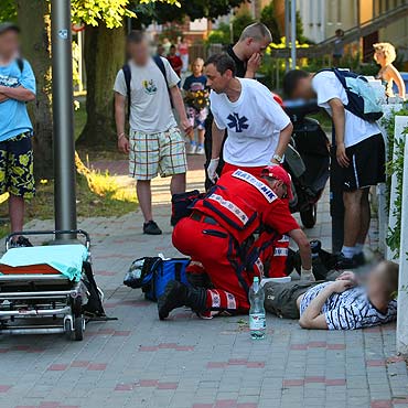 Wypadek na Moniuszki: Kierowca skutera wjecha w lamp