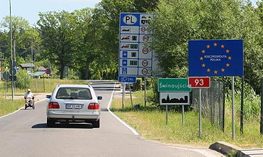 Tablica informacyjna niewidoczna dla turystw z Garz
