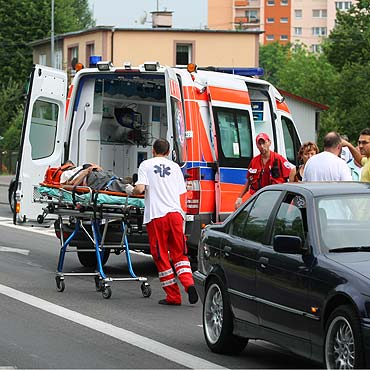 Kierowca uderzył przechodzącego przez jezdnię