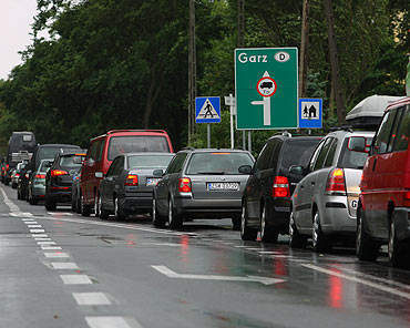 Deszczowa pogoda paraliżuje ruch w mieście