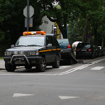Usuwaj le zaparkowane auta. Kierowcy pac sone mandaty