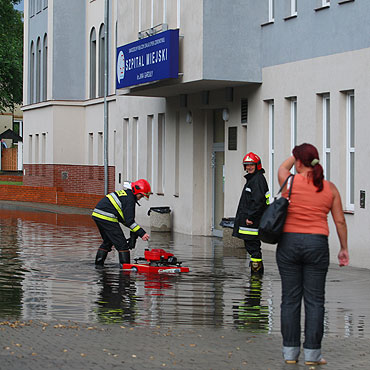 Basen w szpitalu, jeziora na ulicach