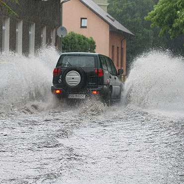 Basen w szpitalu, jeziora na ulicach