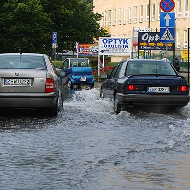 Basen w szpitalu, jeziora na ulicach