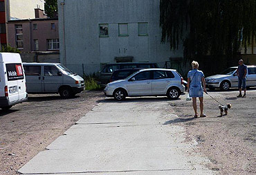 Kierowcy zastawiają wjazd