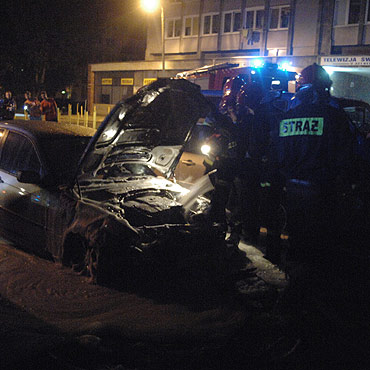 Poncy samochd na Witosa. Policja podejrzewa podpalenie