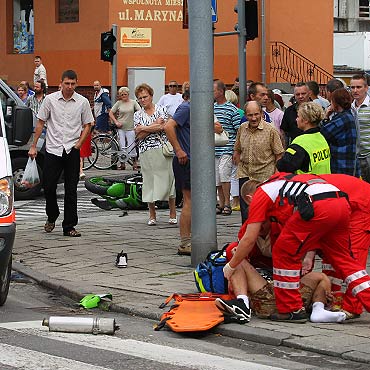Samochd wymusi pierwszestwo. Motocyklista <br>w stanie cikim w szpitalu