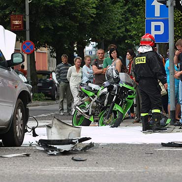 Samochd wymusi pierwszestwo. Motocyklista <br>w stanie cikim w szpitalu