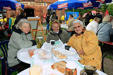 Piekli ziemniaki i dobrze si bawili 