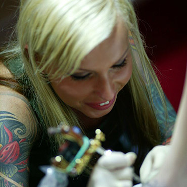 Sztuka tatuau w studio przy Roosevelta