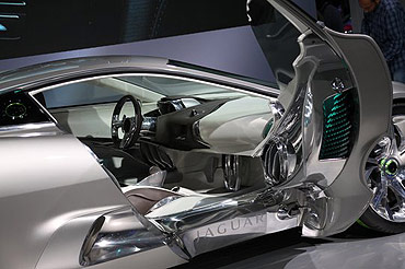 C-X75 Drive Concept i 3.4 sekundy do setki nowym pomysłem Jaguara