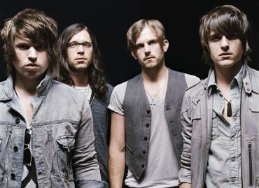 KINGS OF LEON NADAL NAJCHĘTNIEJ KUPOWANĄ PŁYTĄ W POLSCE!