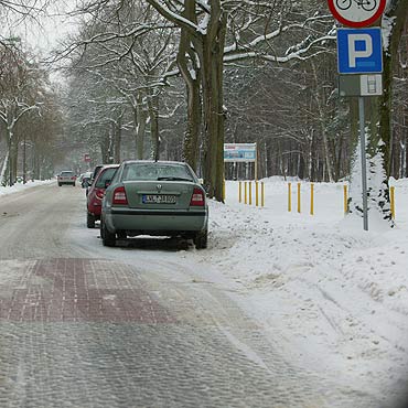 Zanieone zatoczki na Wojska Polskiego. Kierowcy parkuj na jezdni
