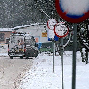 Znaki w śniegu. Niemcy nie wiedzą jak jeździć